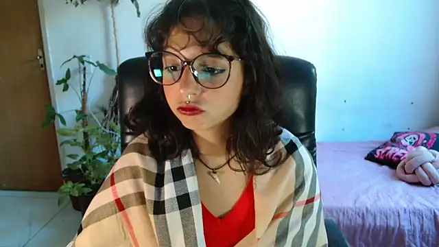 Snapshot of myamillor chatting on December 18, 2025, 11:25 am myamillor online show from December 18, 2025, 11:25 am