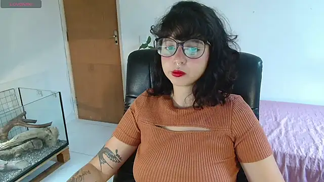 Snapshot of myamillor chatting on October 15, 2025, 11:18 am myamillor online show from October 15, 2025, 11:18 am