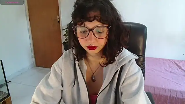 Snapshot of myamillor chatting on October 23, 2025, 11:53 am myamillor online show from October 23, 2025, 11:53 am