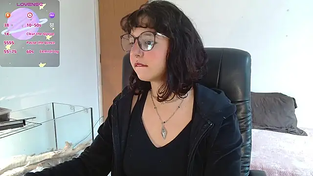 Snapshot of myamillor chatting on September 26, 2025, 12:23 pm myamillor online show from September 26, 2025, 12:23 pm