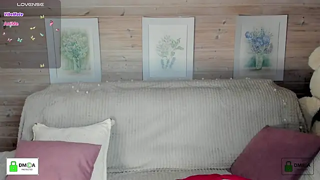 Queenymel online show from November 19, 2025, 4:51 pm