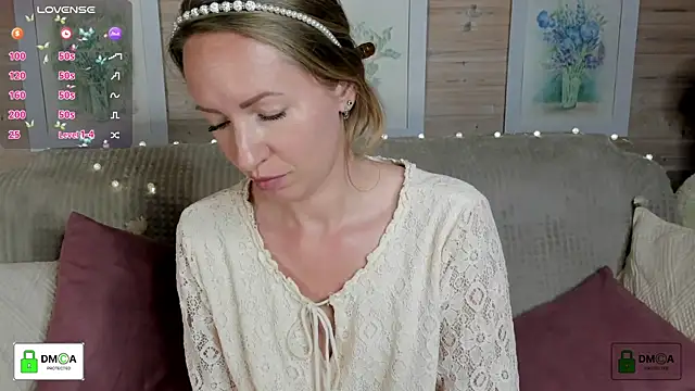 Snapshot of Queenymel chatting on September 28, 2025, 4:25 pm Queenymel online show from September 28, 2025, 4:25 pm