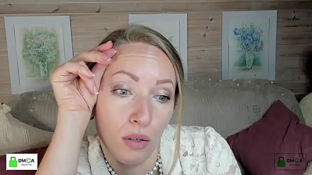 Snapshot of Queenymel chatting on September 20, 2025, 3:17 pm Queenymel online show from September 20, 2025, 3:17 pm