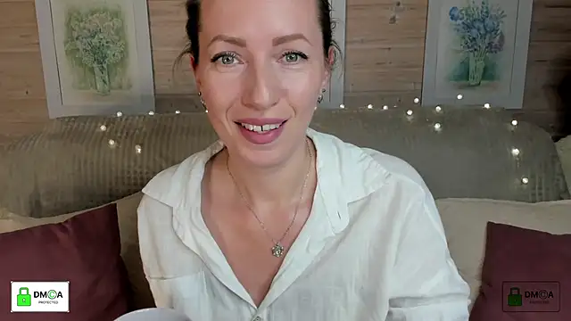 Snapshot of Queenymel chatting on October 2, 2025, 3:59 pm Queenymel online show from October 2, 2025, 3:59 pm