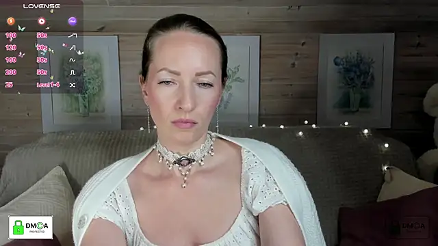 Snapshot of Queenymel chatting on October 28, 2025, 4:06 pm Queenymel online show from October 28, 2025, 4:06 pm