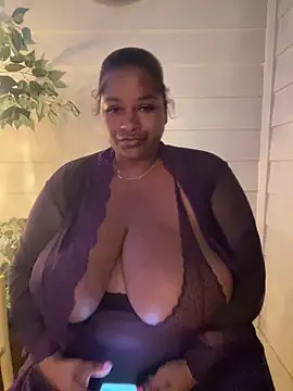 BigFineSelena online show from October 11, 2025, 11:50 pm