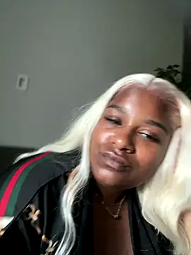 BigFineSelena online show from September 17, 2025, 11:07 pm