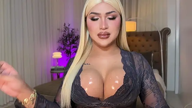 Snapshot of Your_Majesty_Tyra chatting on October 24, 2025, 5:06 am Your Majesty Tyra online show from October 24, 2025, 5:06 am