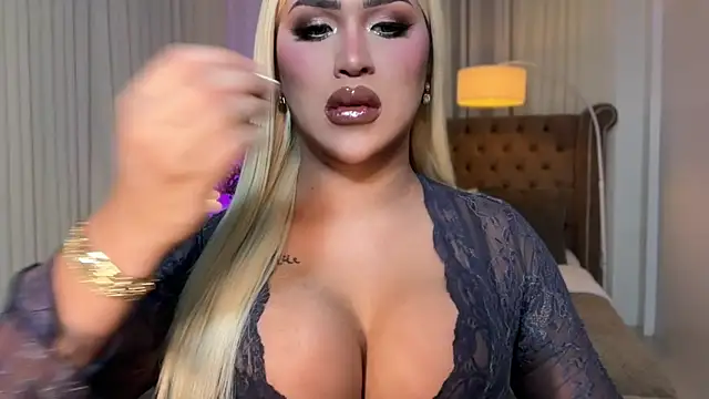 Snapshot of Your_Majesty_Tyra chatting on October 13, 2025, 4:25 am Your Majesty Tyra online show from October 13, 2025, 4:25 am