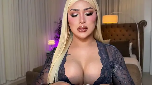 Snapshot of Your_Majesty_Tyra chatting on October 23, 2025, 5:39 am Your Majesty Tyra online show from October 23, 2025, 5:39 am