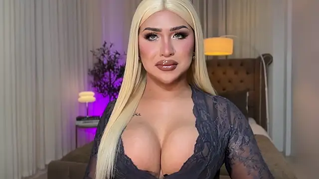 Snapshot of Your_Majesty_Tyra chatting on October 15, 2025, 5:17 am Your Majesty Tyra online show from October 15, 2025, 5:17 am