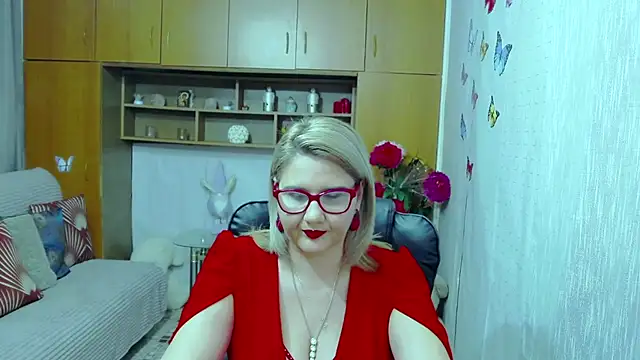 LucilleFenlys online show from November 3, 2025, 5:05 pm