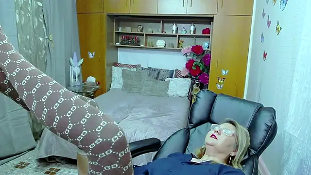 LucilleFenlys online show from December 2, 2024, 12:26 am