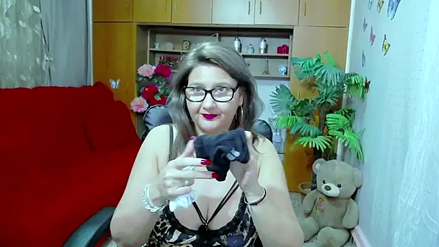 LucilleFenlys online show from December 8, 2024, 10:47 pm