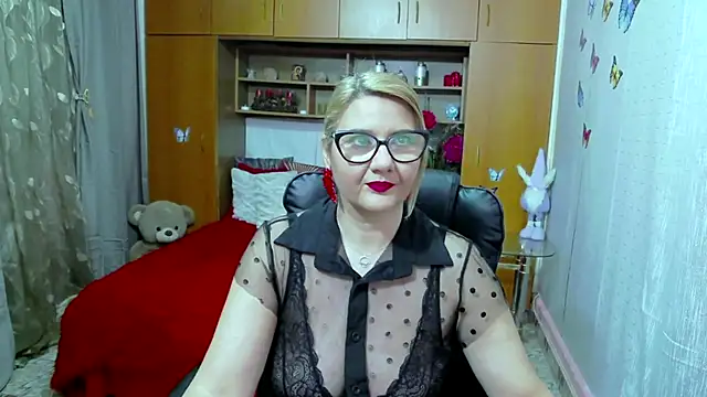 LucilleFenlys online show from January 17, 2025, 9:39 pm