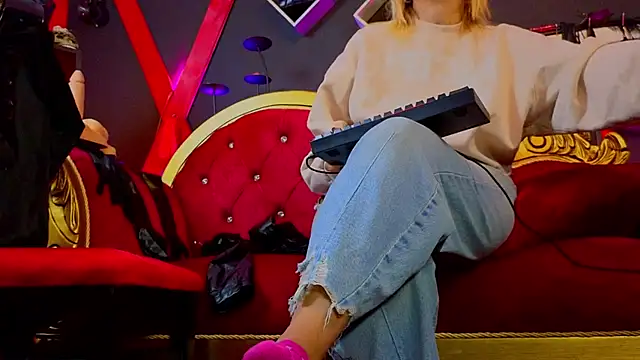 Snapshot of PerlaDivaio chatting on October 15, 2025, 2:25 pm PerlaDivaio online show from October 15, 2025, 2:25 pm