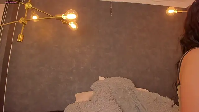 dayra angels online show from April 15, 2026, 7:07 pm