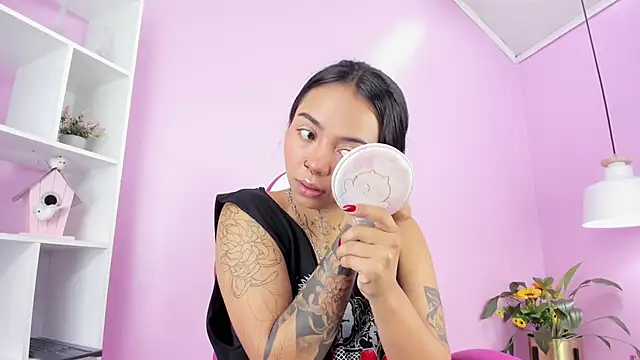 miss soffi  online show from February 12, 2025, 12:44 pm