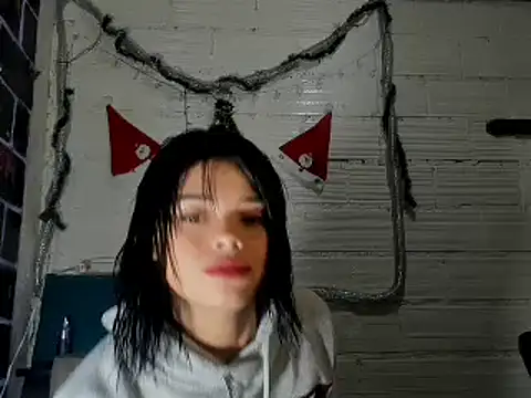 sarasandle online show from January 6, 2025, 4:47 am