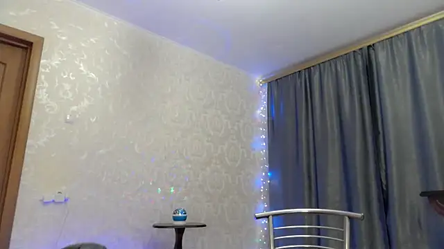 elenaza online show from October 5, 2025, 6:53 pm