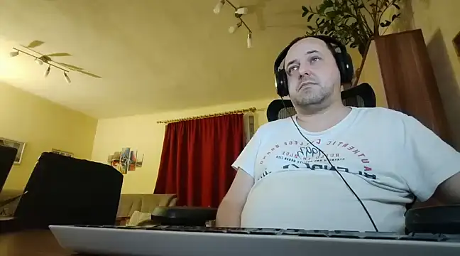 Stevie Little online show from February 2, 2025, 1:12 am