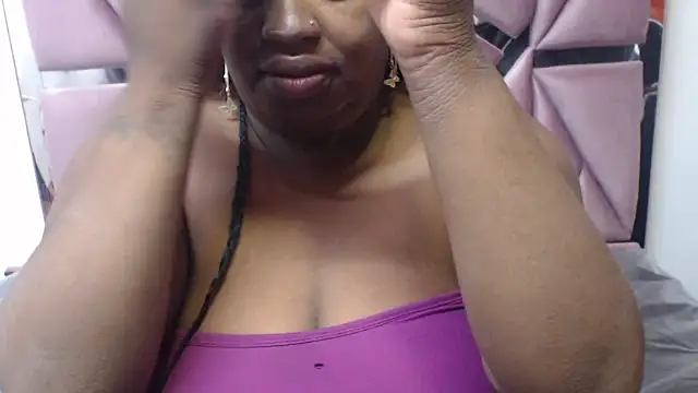 Snapshot of morenahott1 chatting on September 19, 2025, 11:36 am morenahott1 online show from September 19, 2025, 11:36 am