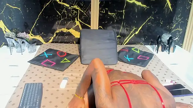 Snapshot of NahomyOwen chatting on December 19, 2025, 12:18 pm NahomyOwen online show from December 19, 2025, 12:18 pm