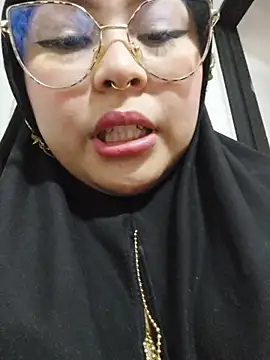 Hana    online show from April 8, 2026, 11:28 pm