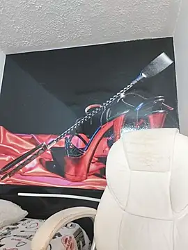 Hana    online show from April 11, 2026, 10:57 pm