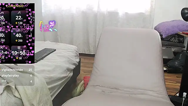 Kittywhiteass online show from March 22, 2026, 8:43 pm