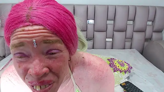 Snapshot of Kittywhiteass chatting on October 30, 2025, 10:06 pm Kittywhiteass online show from October 30, 2025, 10:06 pm