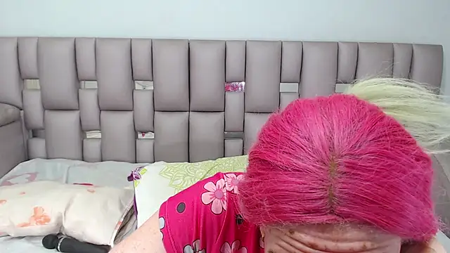 Snapshot of Kittywhiteass chatting on October 29, 2025, 11:14 pm Kittywhiteass online show from October 29, 2025, 11:14 pm