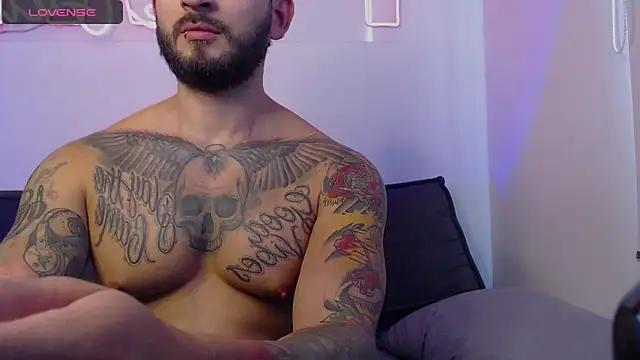 Snapshot of marco_allison01 chatting on February 8, 2025, 8:32 pm marco allison01 online show from February 8, 2025, 8:32 pm