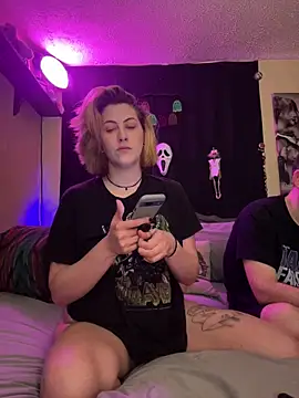 Snapshot of Mallorykoxx69 chatting on October 8, 2025, 7:43 am Mallorykoxx69 online show from October 8, 2025, 7:43 am