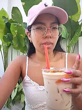 Snapshot of SheenaBrooke chatting on February 4, 2026, 4:51 am SheenaBrooke online show from February 4, 2026, 4:51 am