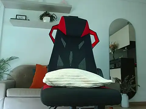 Robyn Miller online show from October 20, 2025, 4:07 pm