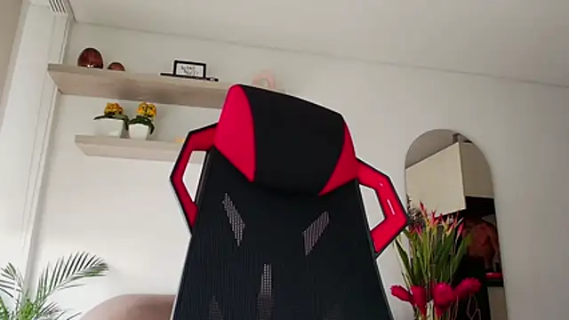 Robyn Miller online show from November 6, 2025, 4:11 pm