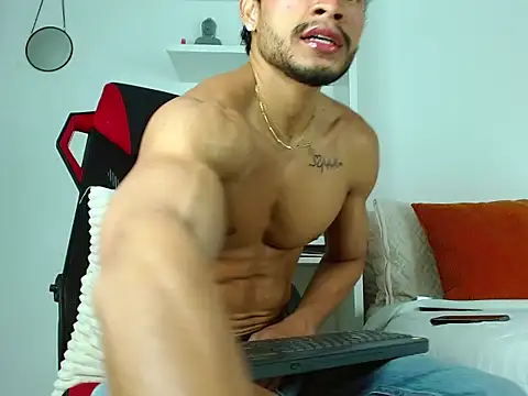 Robyn Miller online show from October 17, 2025, 11:17 pm