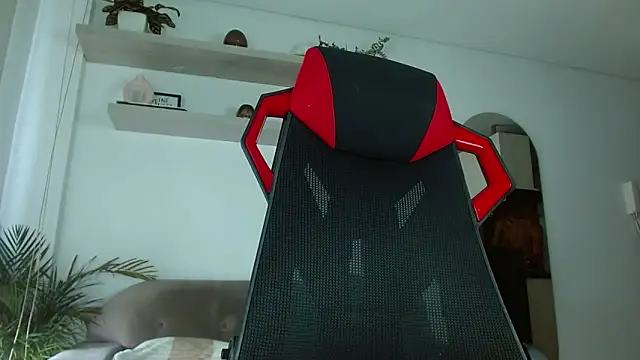 Robyn Miller online show from September 20, 2025, 12:32 pm