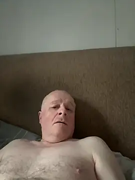 Snapshot of locallad88 chatting on January 1, 2025, 9:17 am locallad88 online show from January 1, 2025, 9:17 am