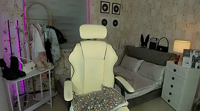 Snapshot of AlexandraMooree chatting on March 6, 2025, 12:52 pm AlexandraMooree online show from March 6, 2025, 12:52 pm