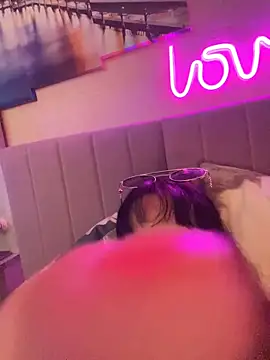 Lolaley2 online show from November 6, 2025, 5:33 am