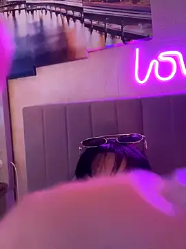 Lolaley2 online show from December 1, 2025, 4:24 am