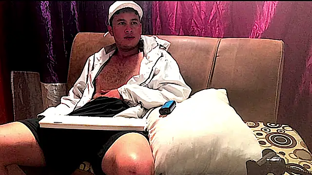 Snapshot of camilovaron chatting on February 7, 2025, 12:53 am camilovaron online show from February 7, 2025, 12:53 am
