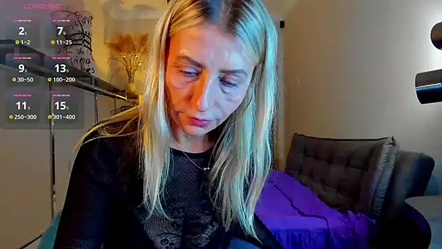 Snapshot of ZoeGrant chatting on September 21, 2025, 7:52 pm ZoeGrant online show from September 21, 2025, 7:52 pm