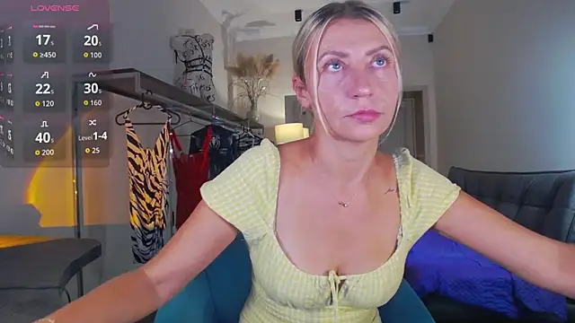 Snapshot of ZoeGrant chatting on September 25, 2025, 7:42 pm ZoeGrant online show from September 25, 2025, 7:42 pm