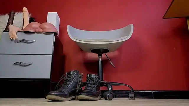 TomLover 12 online show from November 6, 2025, 1:15 pm