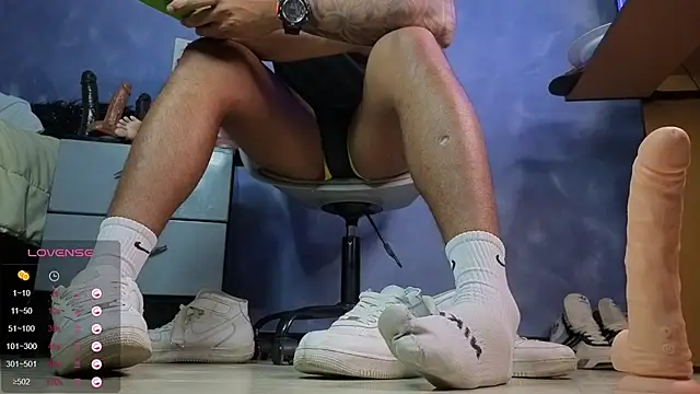 Snapshot of TomLover_12 chatting on February 27, 2026, 5:18 am TomLover 12 online show from February 27, 2026, 5:18 am