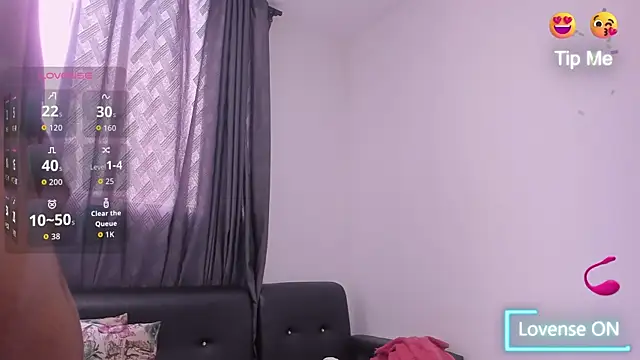 CuteEbony1 online show from September 8, 2025, 4:39 pm