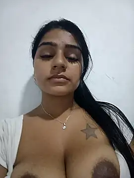 Snapshot of AnnRosse18 chatting on January 21, 2025, 9:46 pm AnnRosse18 online show from January 21, 2025, 9:46 pm